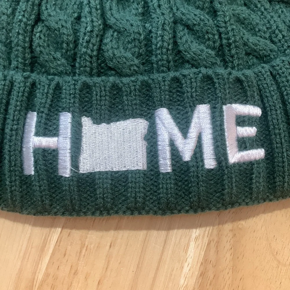 Oregon Home green cable knit beanie. Read description